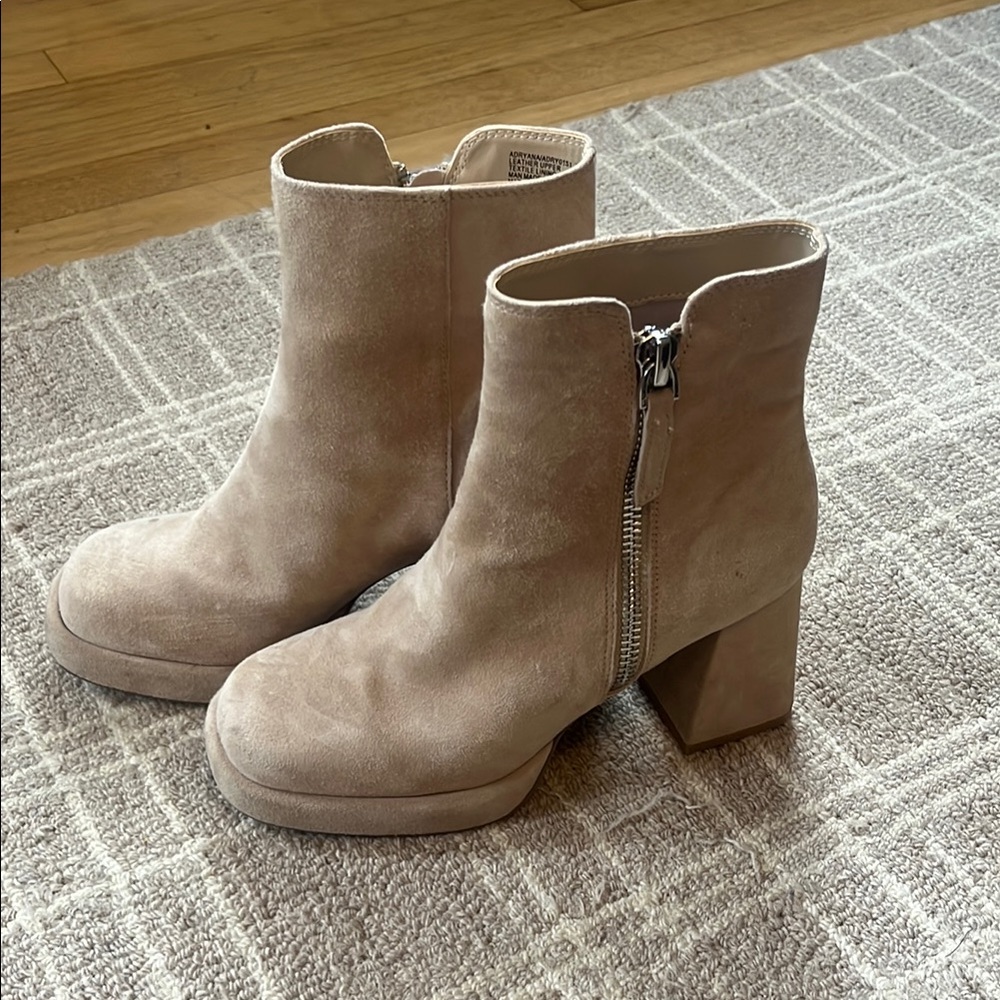 Steve Madden Tan Suede Heeled Boots with Chunky Block Heel